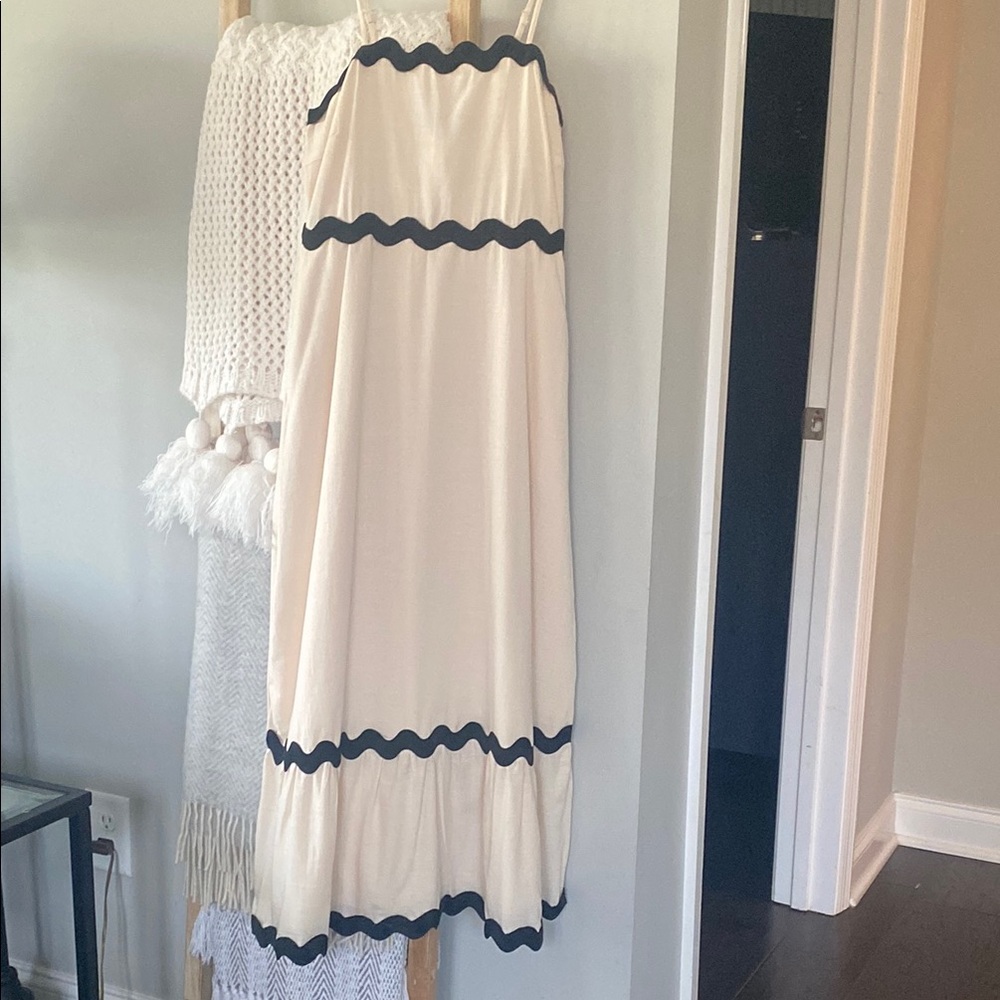 Elegant Cream and Black Maxi Dress